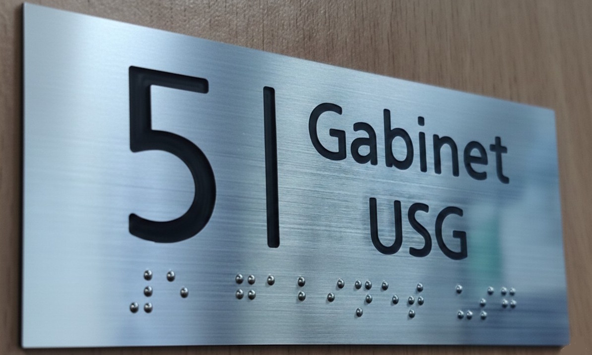Orientierungstafel mit Brailleschrift USG